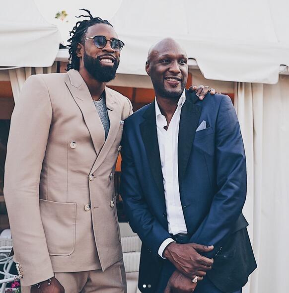 绕小幅波动 绕小幅波动